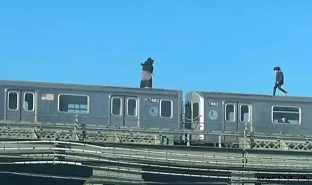 Hareket halindeki trenin üstünde seks